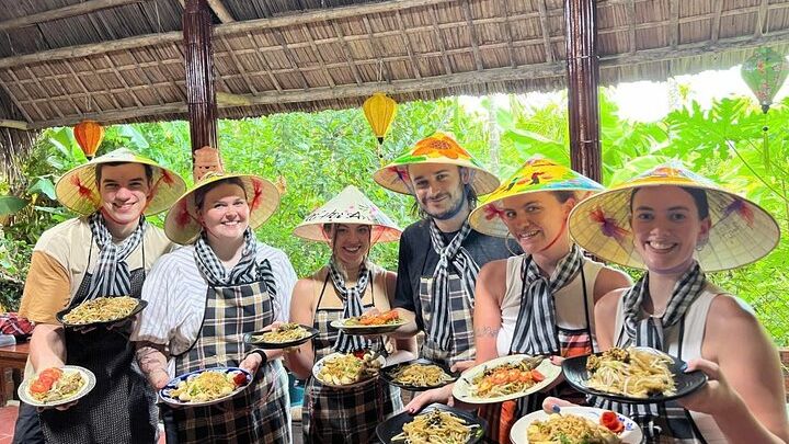 Cooking Class with Market Visit, Boat Ride, and Crab Fishing