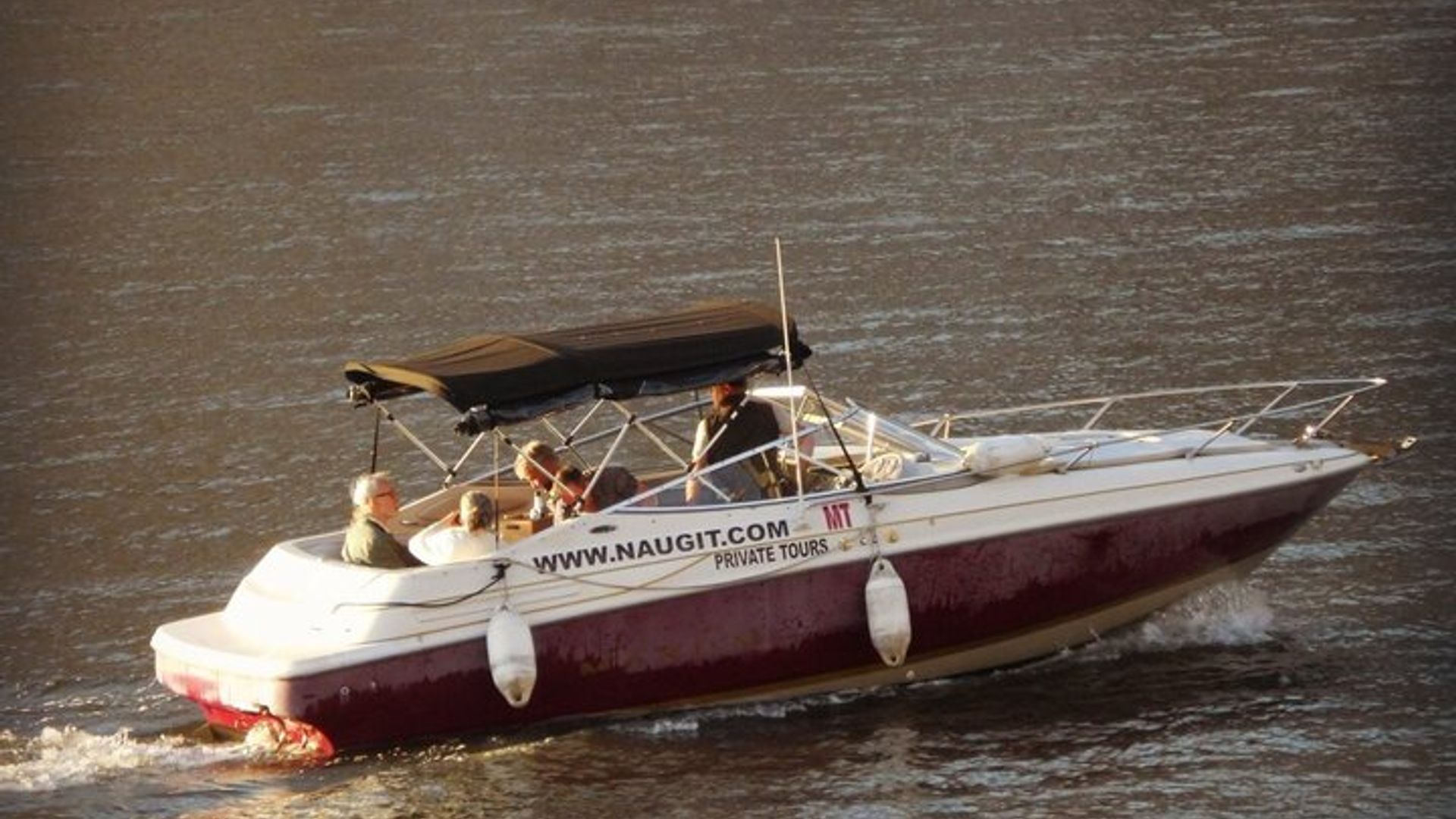 Porto Boat Tour – 6 Bridges, Ribeira & Estuary – Sunset Option