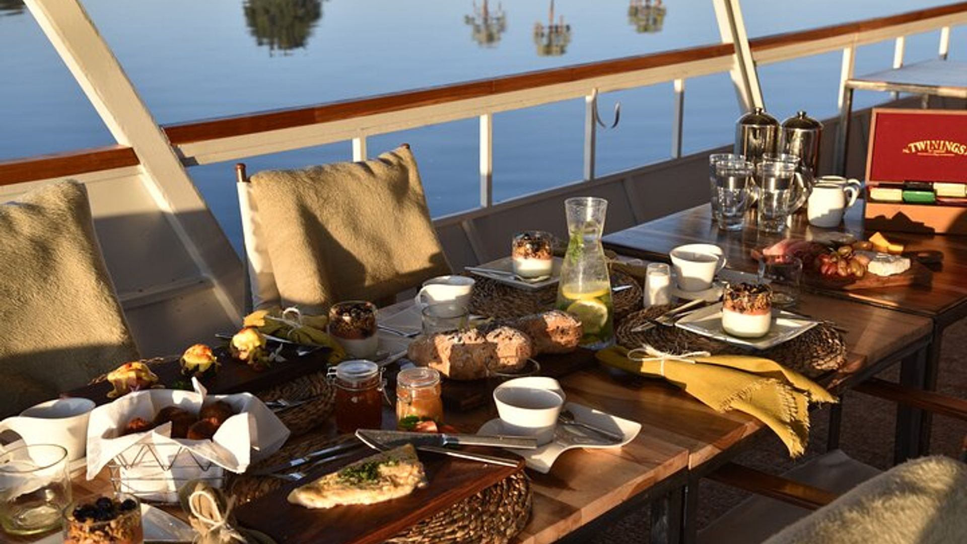 Zambezi River Sunrise Cruise with Breakfast