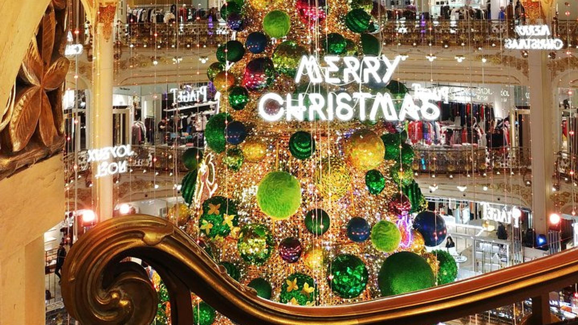 Paris Private Christmas Tour with Ferris Wheel Ticket image 1