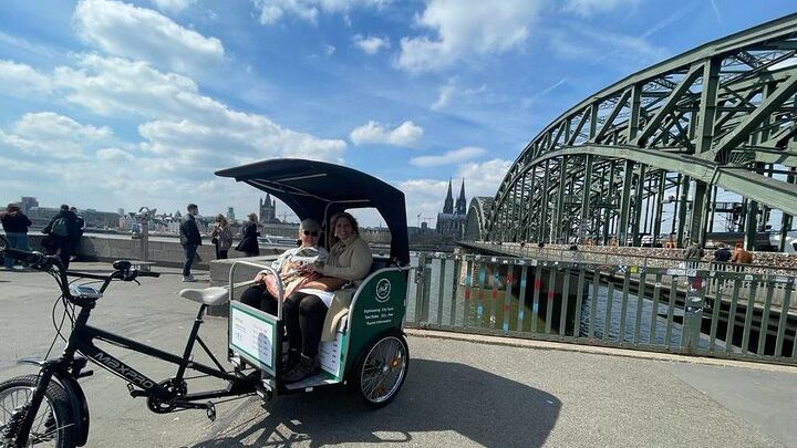 Cologne: Private Rickshaw Bike Sightseeing Tour