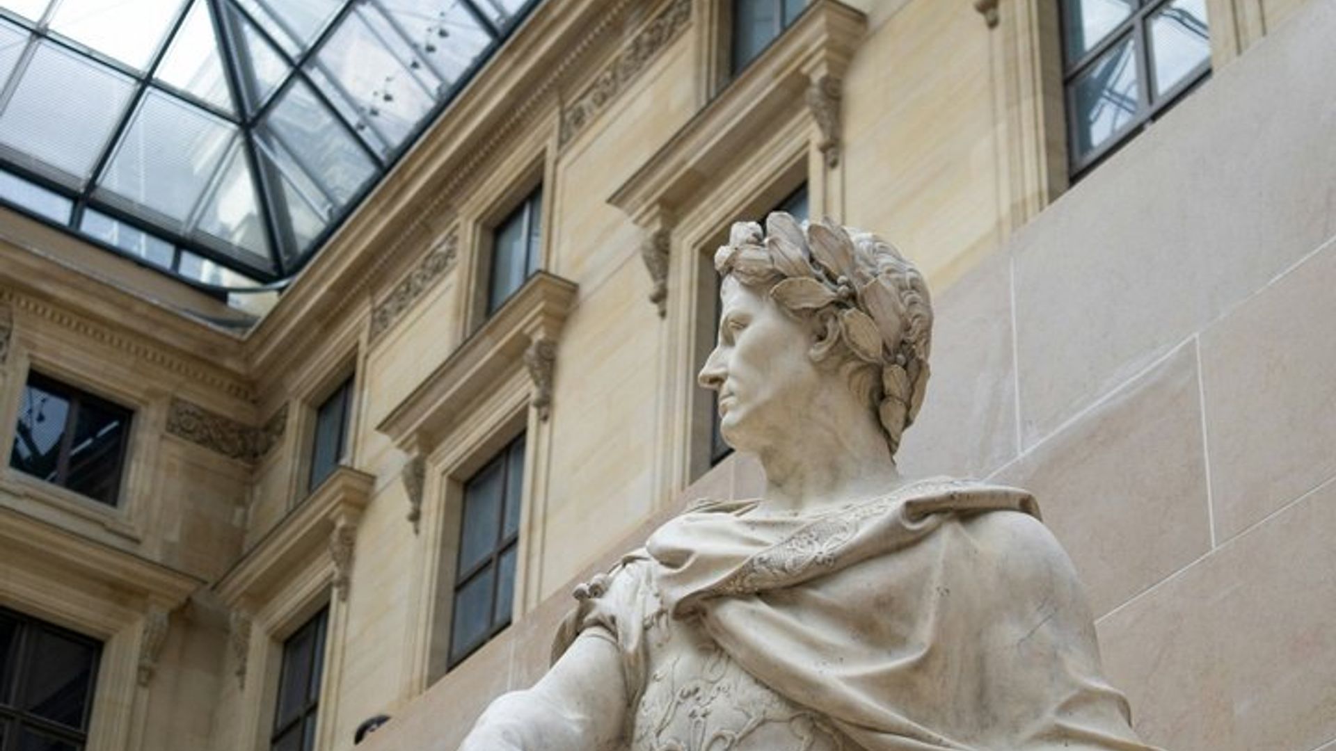 Paris Louvre Museum Semi Private Guided Tour with Tickets