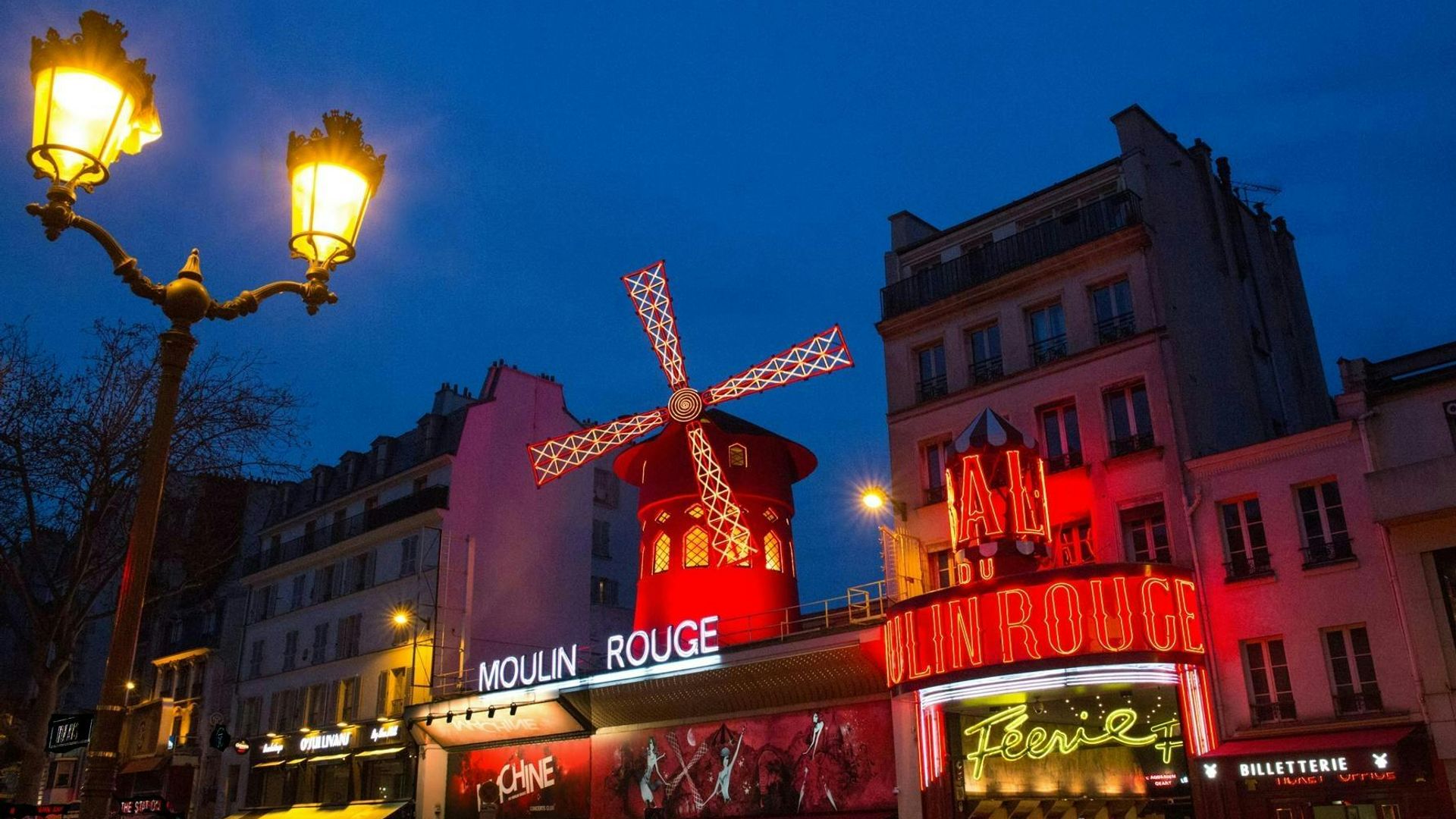 Moulin Rouge show and sightseeing cruise tickets