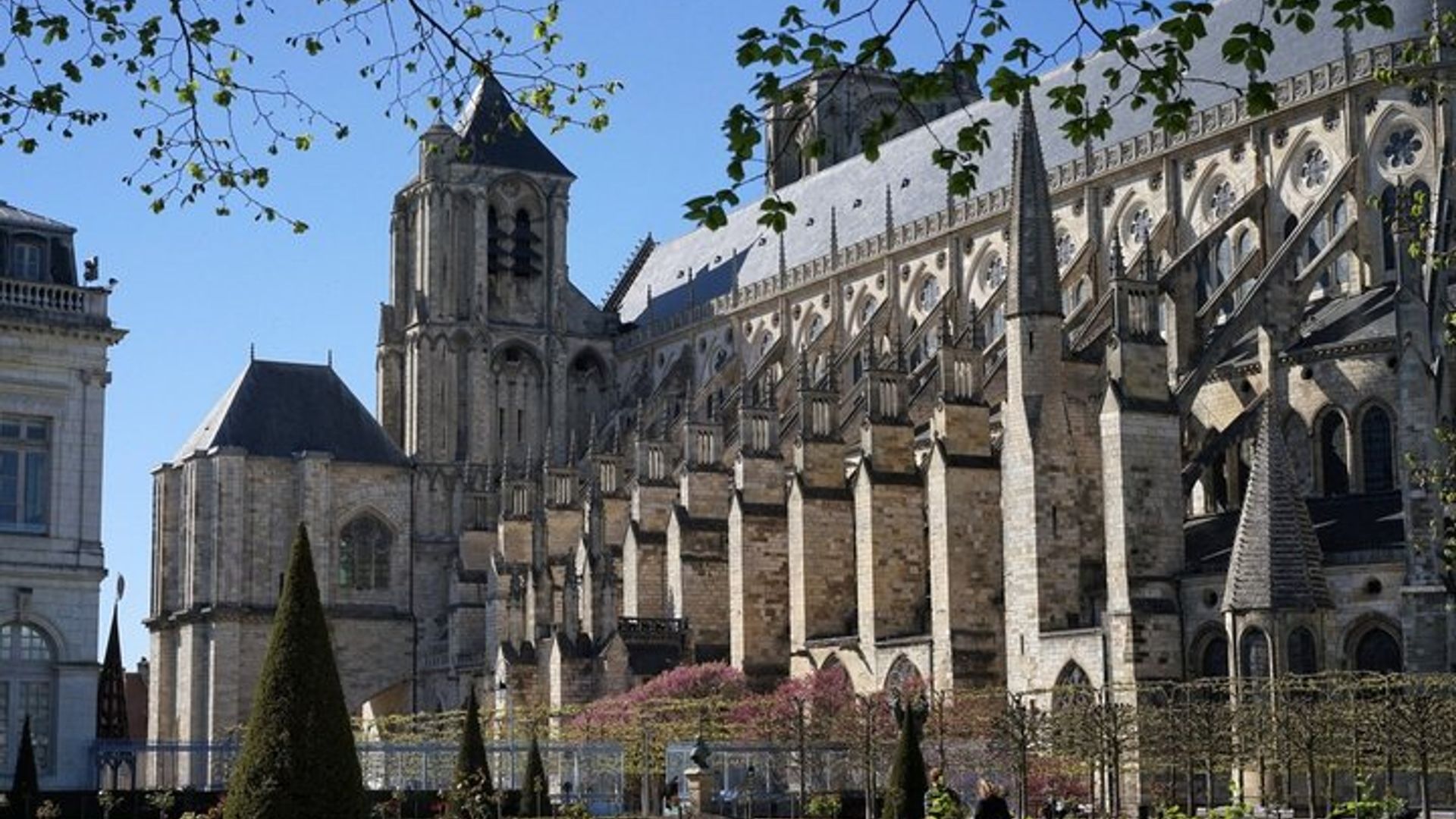 Lyon to Bourges 1 Day Private Guided Tour By Car