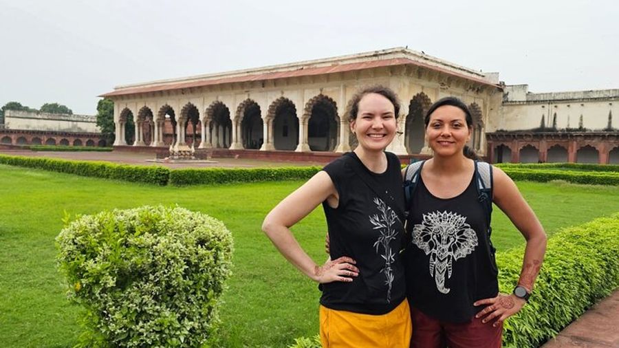 Agra: Private 2-Day Taj Mahal and Fatehpur Sikri Tour From Delhi