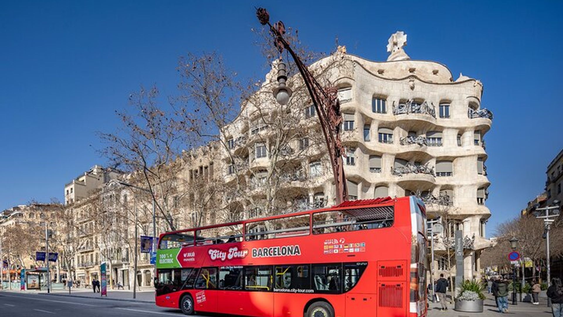 Barcelona Hop-On Hop-Off Bus Ticket with Optional Boat