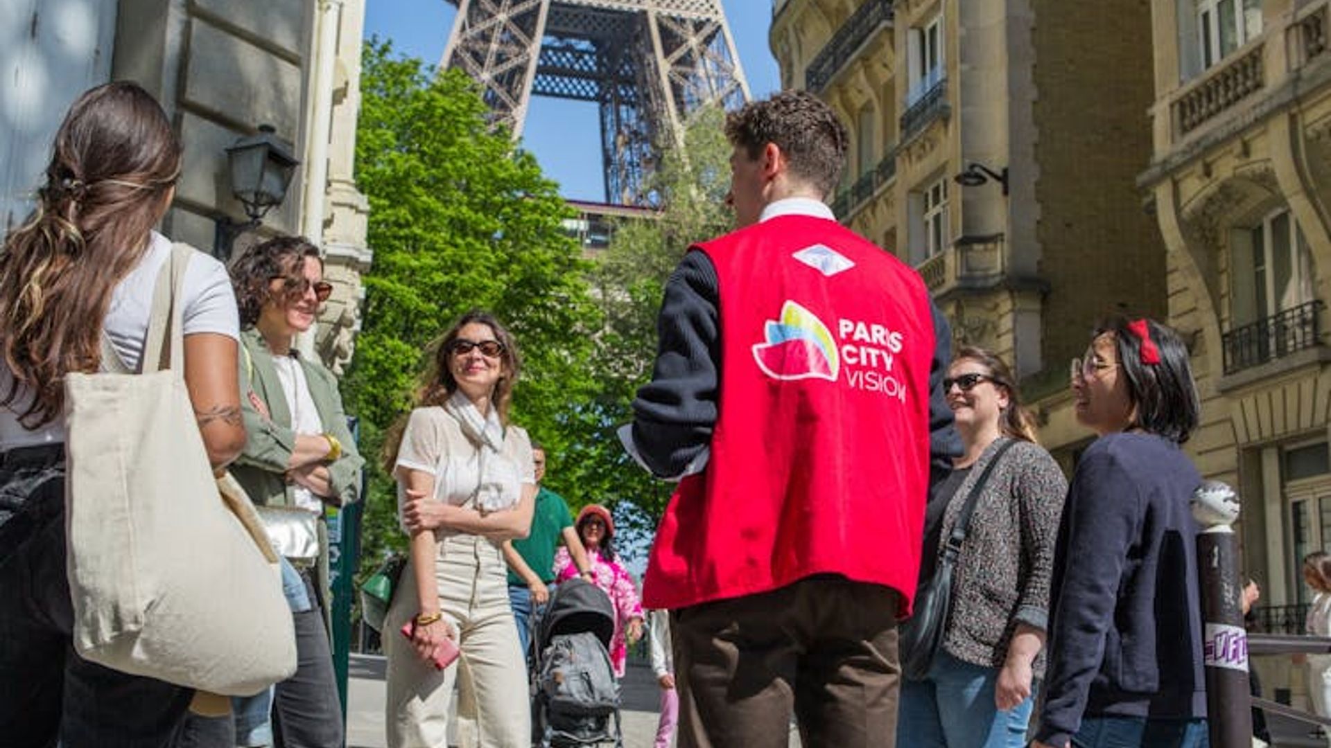Audioguided tour of the Eiffel Tower with cruise ticket