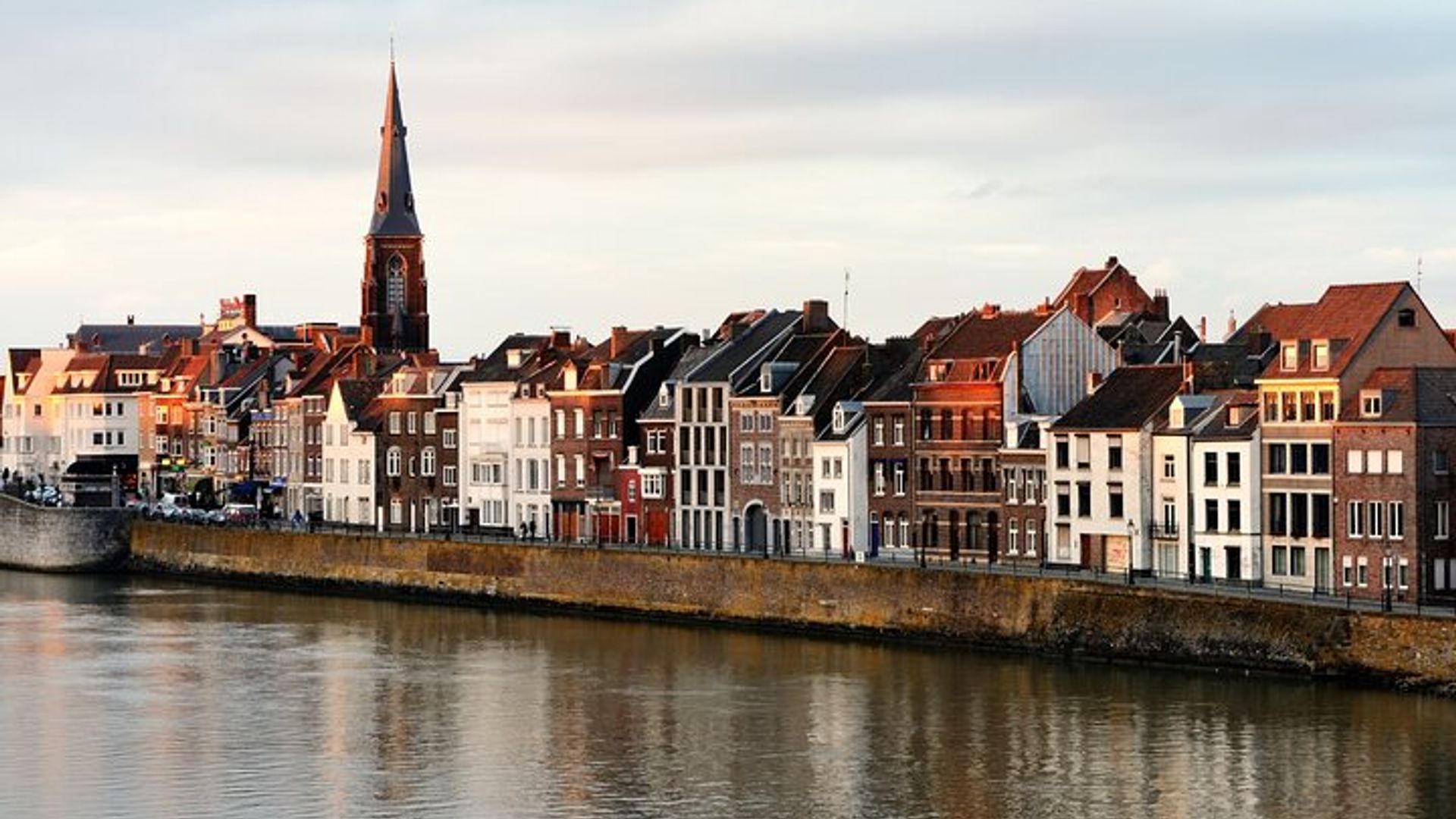 TOP Maastricht : Private Guided Tour with your mobile