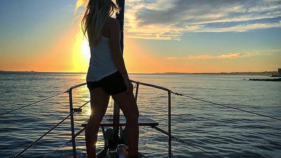 Lisbon Small-Group Sunset and Wine Sailing Tour