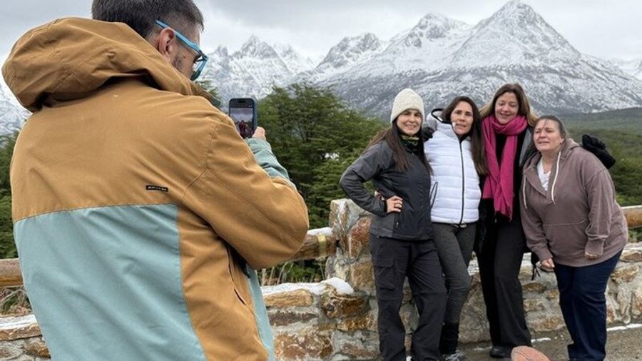Escondido and Fagnano Lakes Tour with Breakfast in Stay