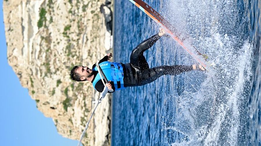 Wakeboards and watergames for beginners in the Gulf of Angels!