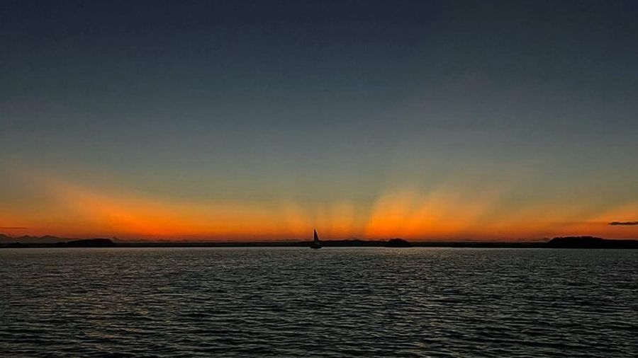 Sunrise on Paddleboard with breakfast in the lagoon of 7 colors