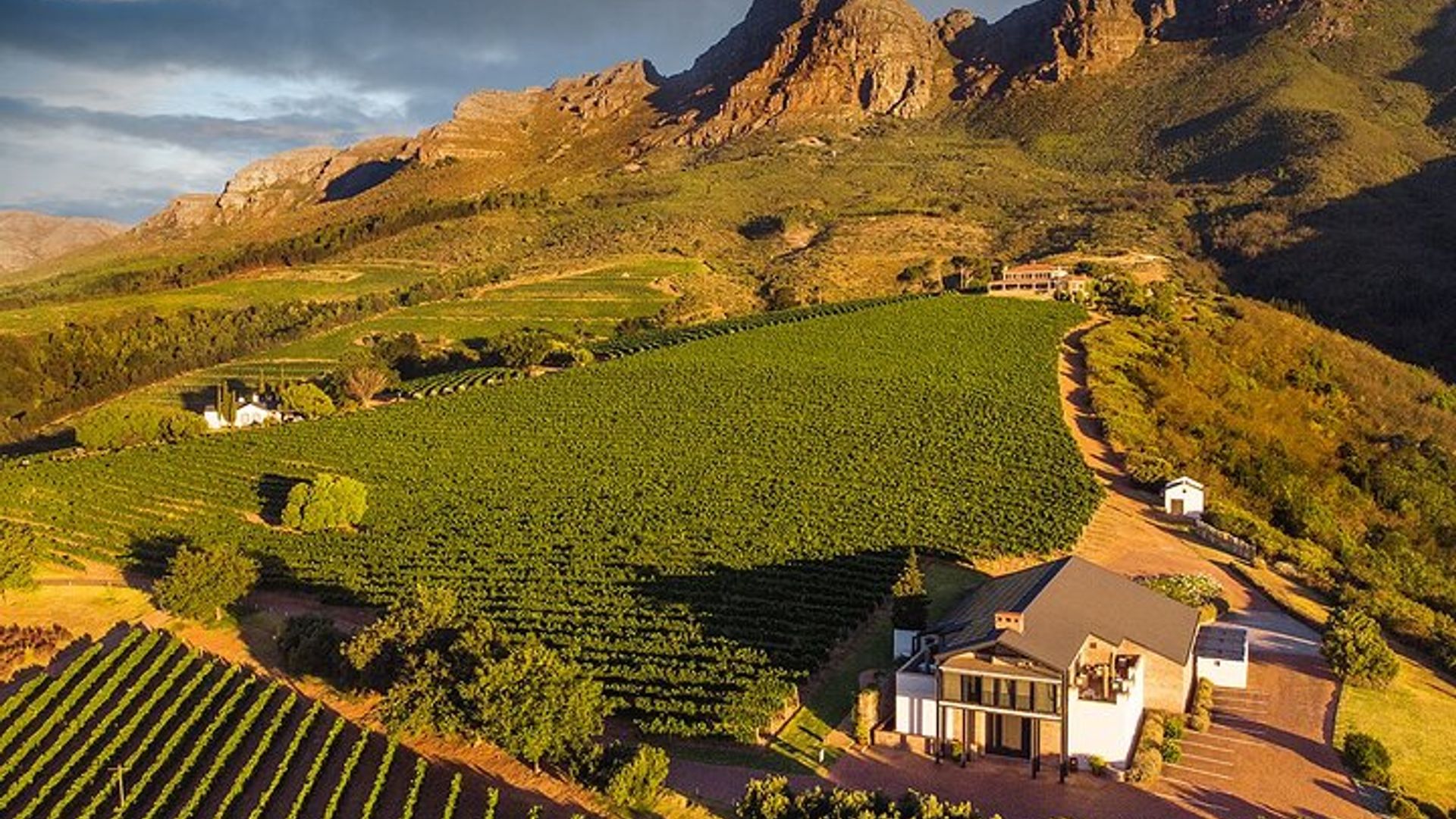Hop-on-Hop-off-Tour durch Franschhoek mit der Weinstraßenbahn