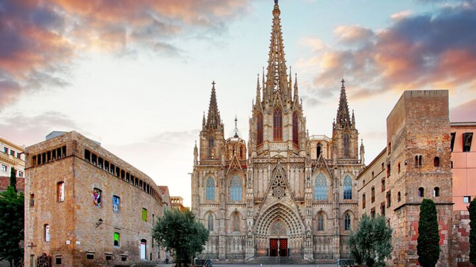 Barcelona Cathedral Tour: All-Access Ticket and VR Experience