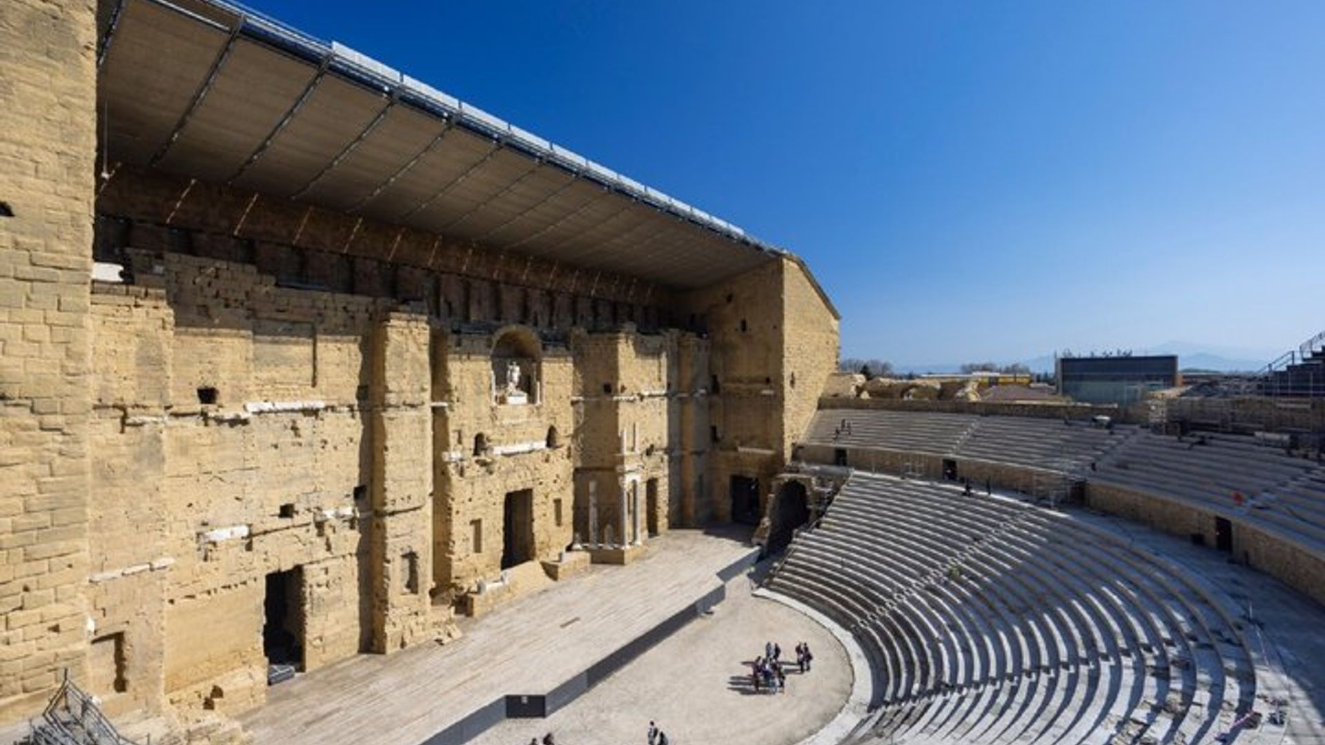 Naranja: Visita a pie con audioguía, 1 hora y 10 minutos y 19 comentarios de audio