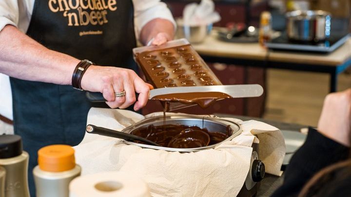 Bruges: Belgium Chocolate-Maing Workshop With Beer