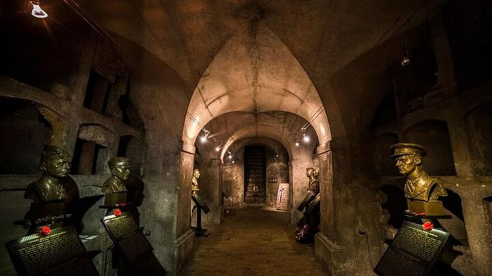 Walking Tour New Town of Prague, WWII & Communism (Tip-based)
