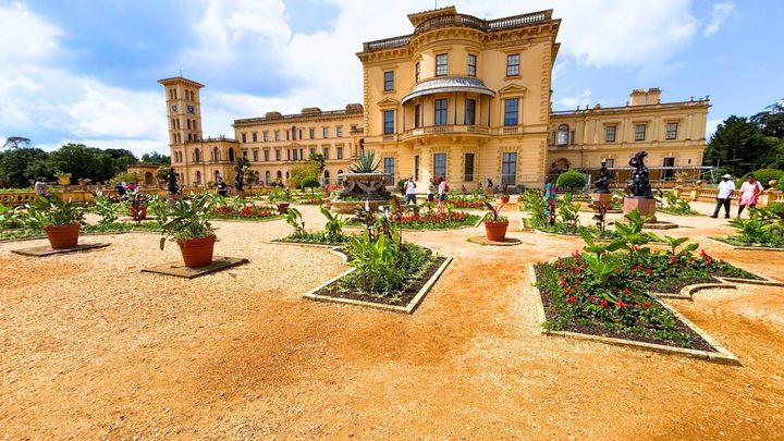 Isle of Wight Day Trip from London Including Osborne House Entry Ticket