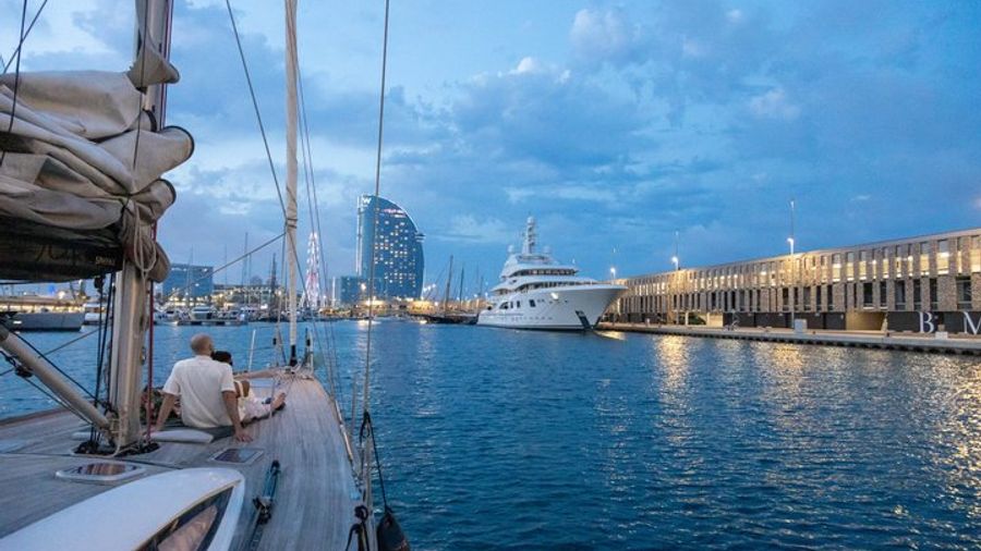 Barcelona Small-Group Day or Sunset Yacht Cruise With Drinks