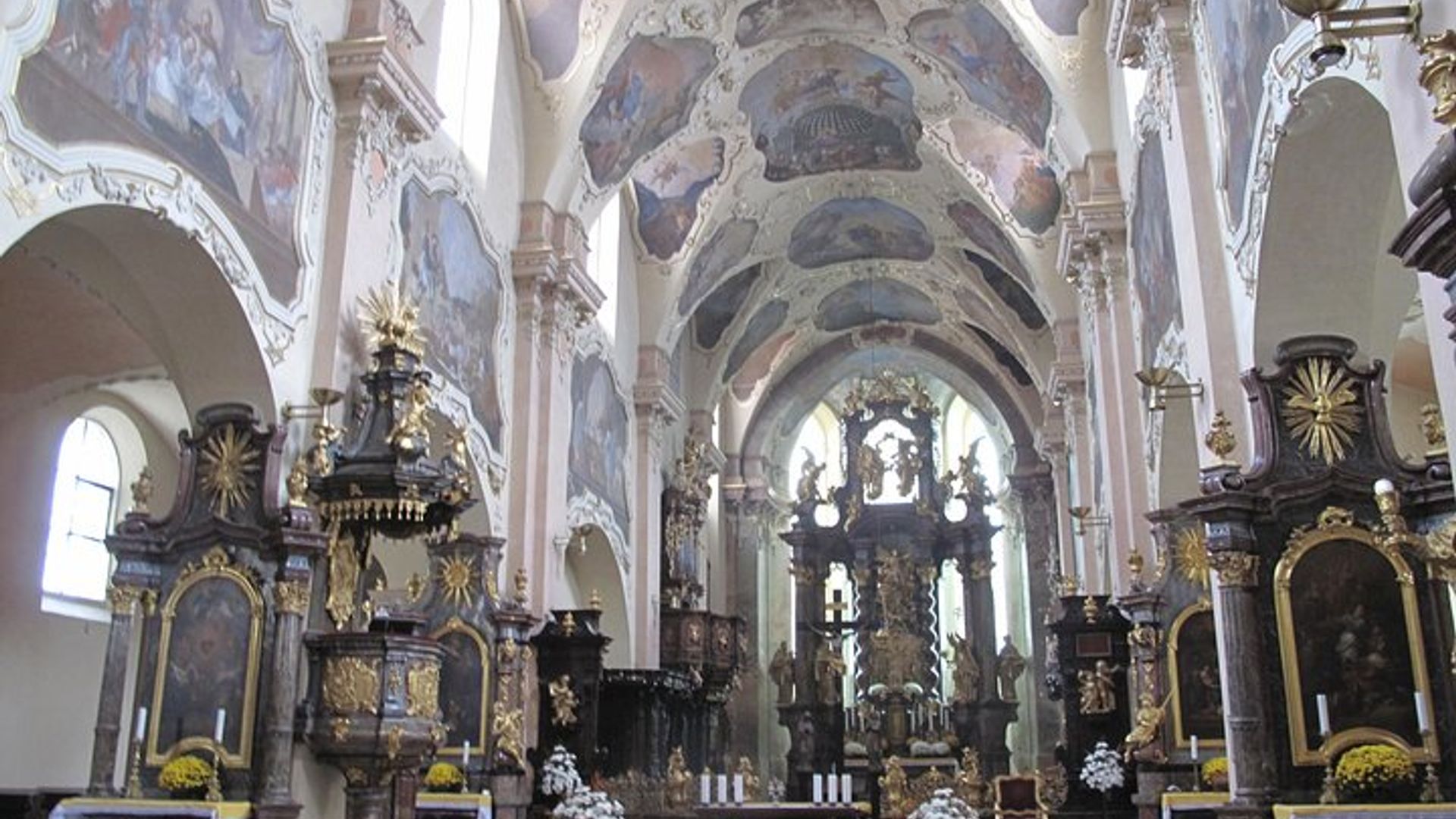Prague Old Town Tour with a Classical Concert