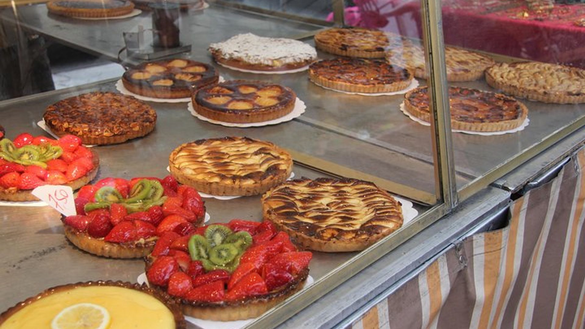 Paris: Marché du Président Wilson Small-Group Food Tour