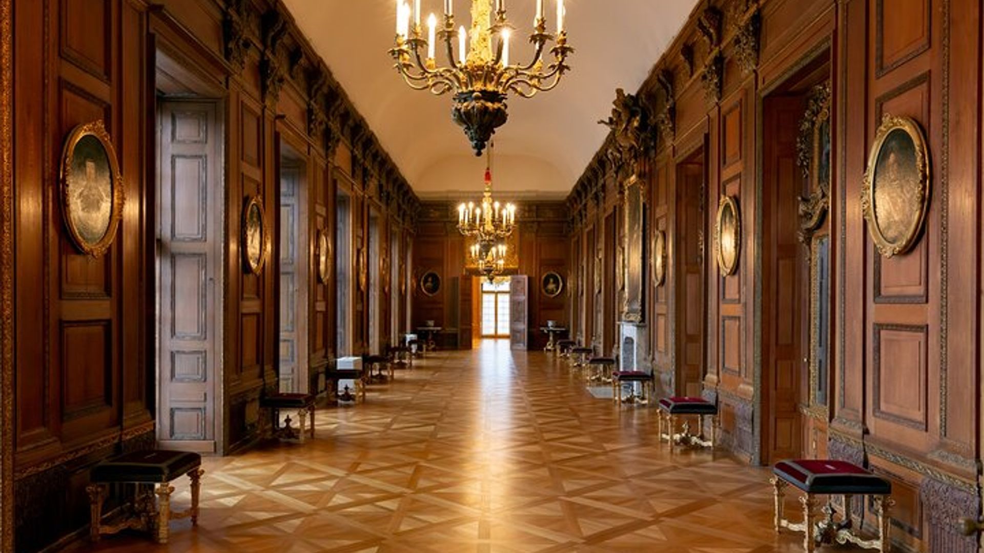 Skip-the-line Charlottenburg Palace Private Tour & Transfers