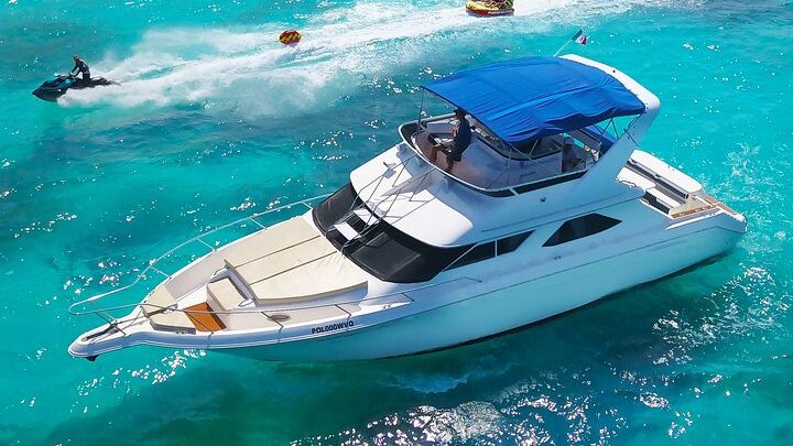 Cancun 48FT Deluxe Flybridge Yacht Rental with A Crew