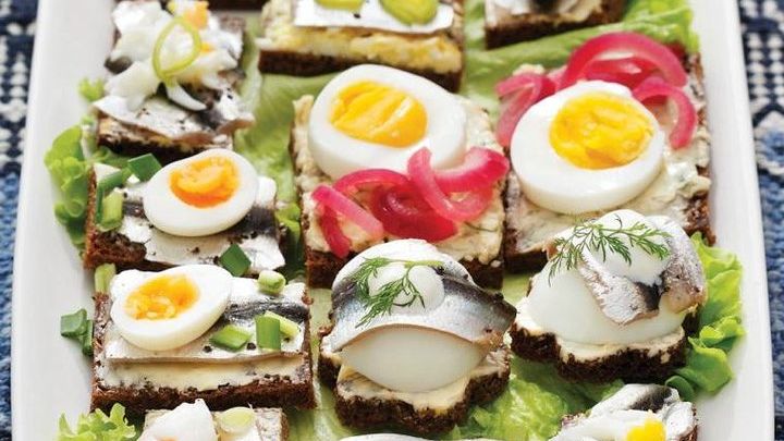 Tallinn Estonian Food, Drinks, and History Walking Tour