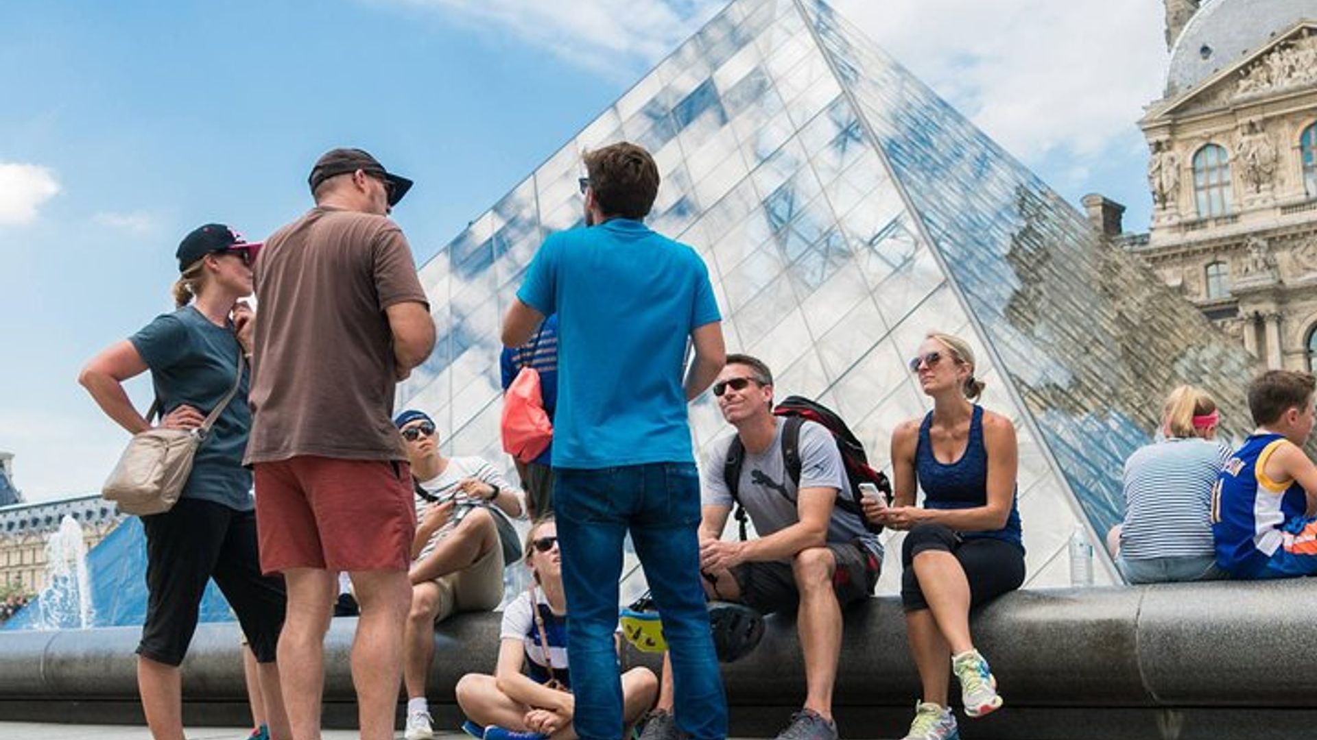 Visite de Paris à vélo en petit groupe : Tour Eiffel, Louvre, Notre-Dame