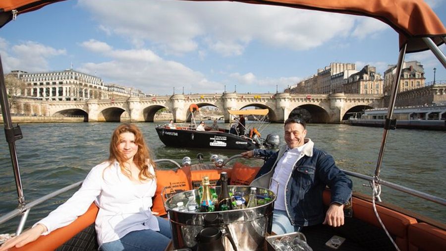 Paris: 90-Minute Private Seine Cruise With Champagne