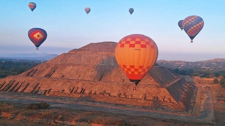 All-inclusive hot air balloon flight over Teotihuacan