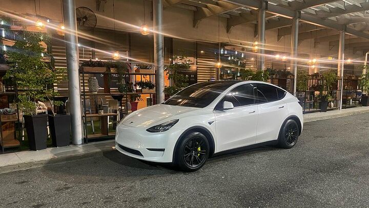 Transfer in Tesla from SDQ Airport to Santo Domingo