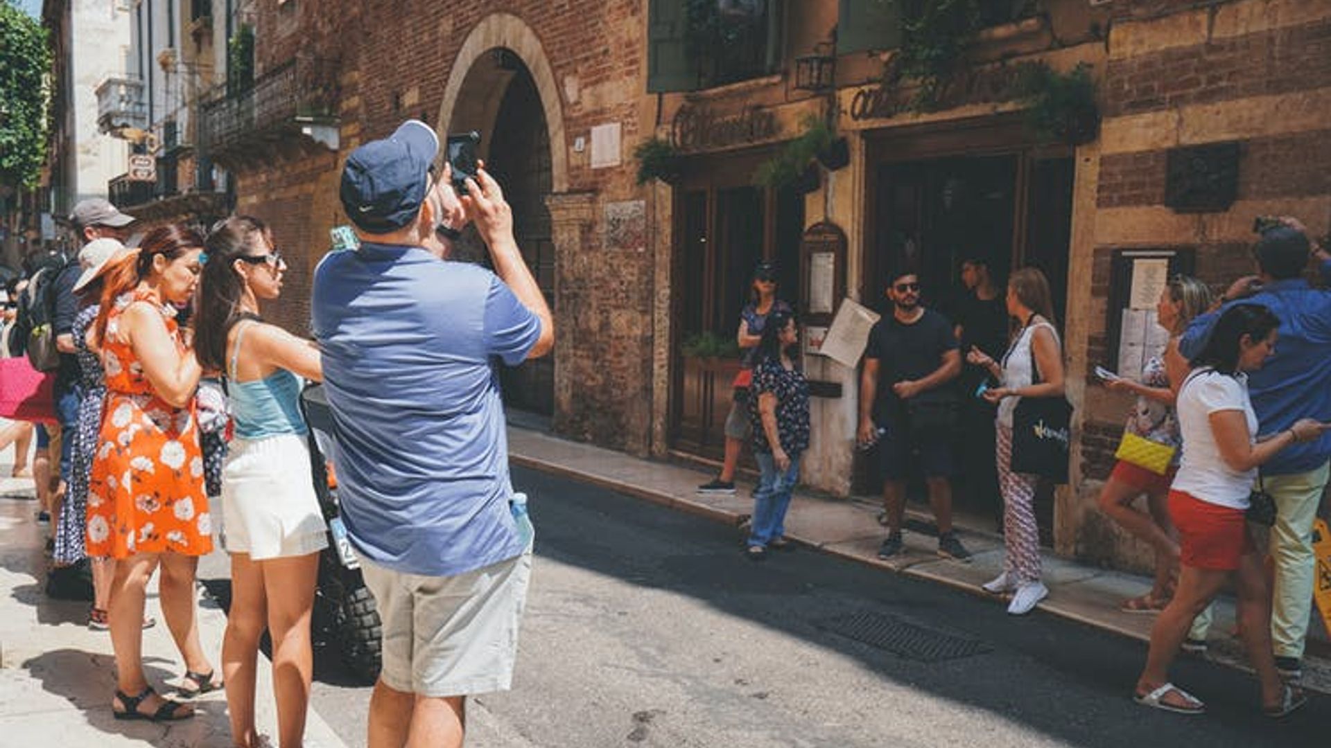 Verona Guided Walking Tour with Arena Skip the Line Ticket
