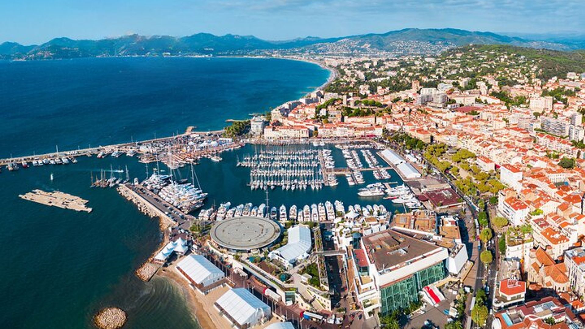 Cannes : Visite privée en hélicoptère au départ de la Croisette (12 - 60 min)