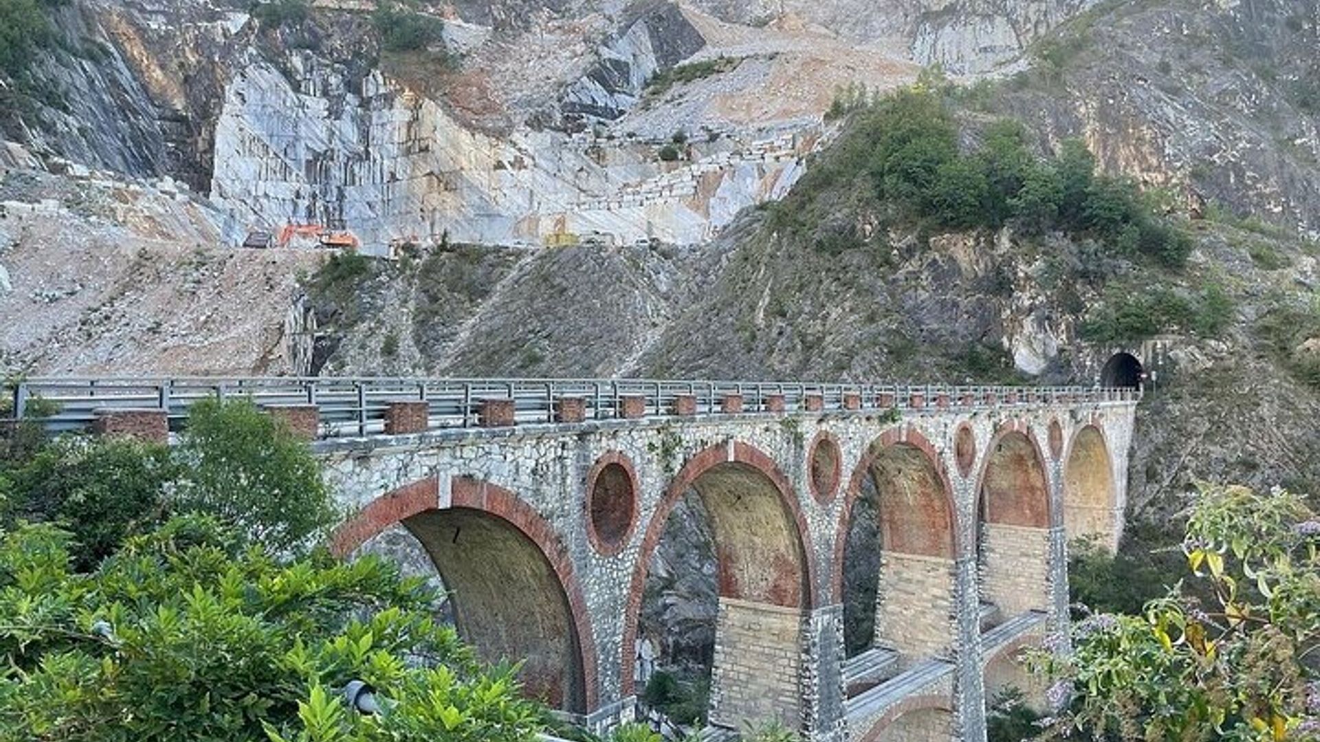 Carrara's Marble Quarries Tour & Light Lunch + Lardo PGI