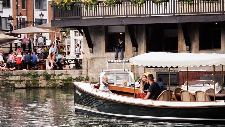 Oxford: River Cruise & Picnic Lunch Small-Group Tour