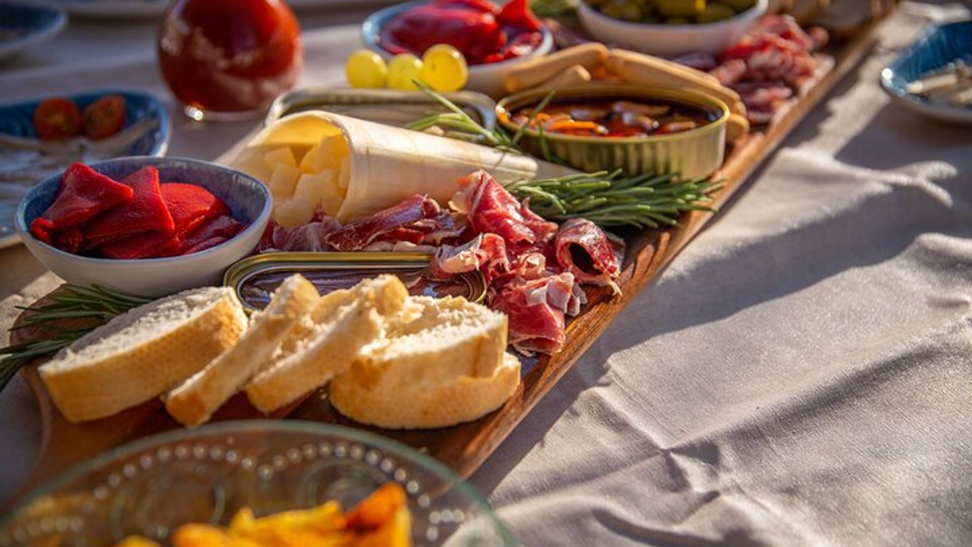 Barcelona Small-Group Sailing and Tapas Experience With Drinks