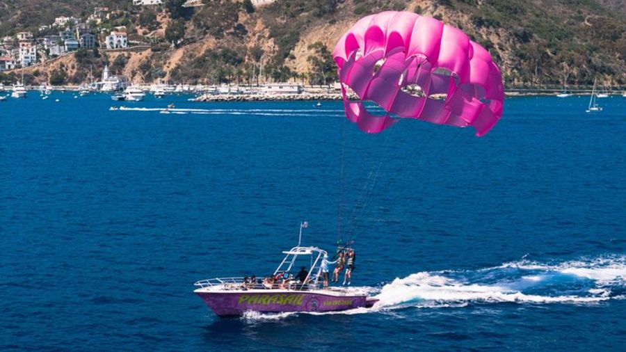 Parasailing in Catalina Island: Soar Above The Stunning Coastline