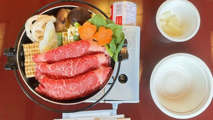 Tokyo Bay Cruise With Cherry Blossom-Themed Dinner Show and Drinks