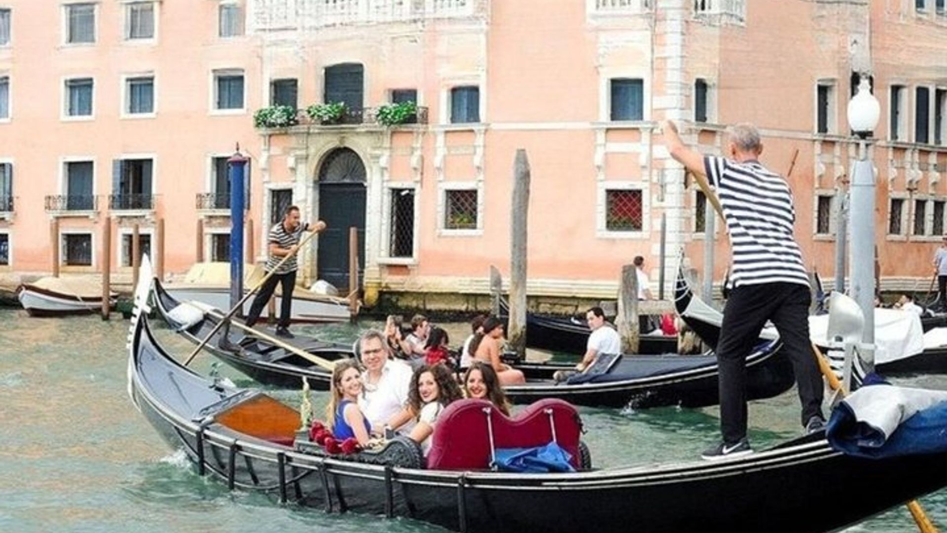 Venice Small-Group Grand Canal Gondola With Gondola Gallery