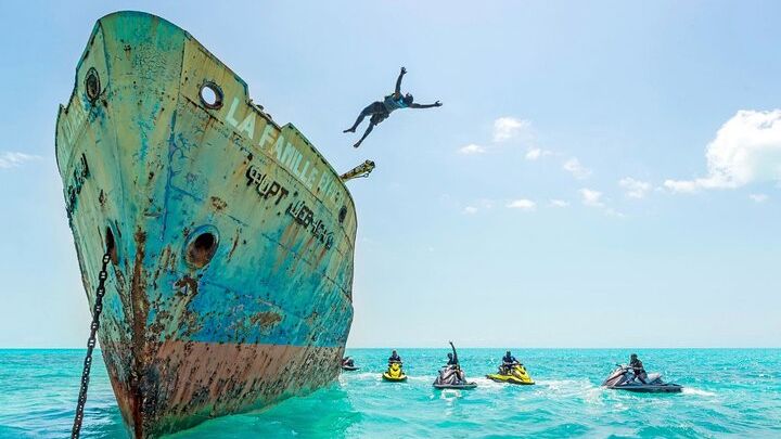 Ghost Freighter Seafari ( abandoned shipwreck)
