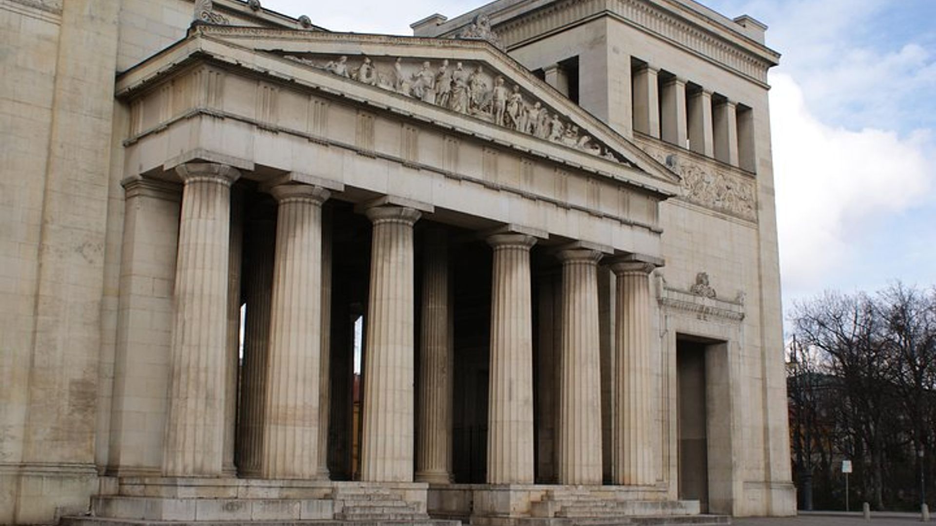 Small-Group 2-Hour Munich and The Third Reich Walking Tour