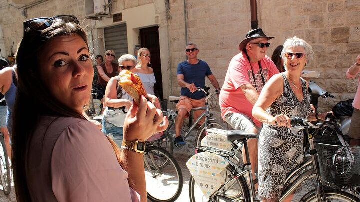 Bari Sightseeing and Street Food Bike Tour With a Small Group