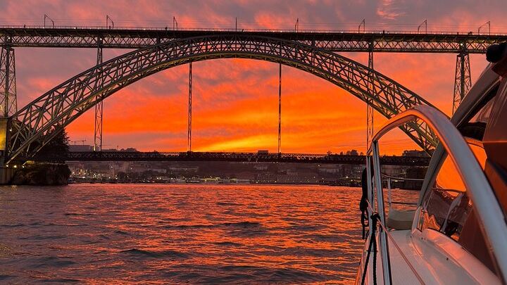 Port : Private Yacht Cruise with Local Wine, Snacks & 7 bridges