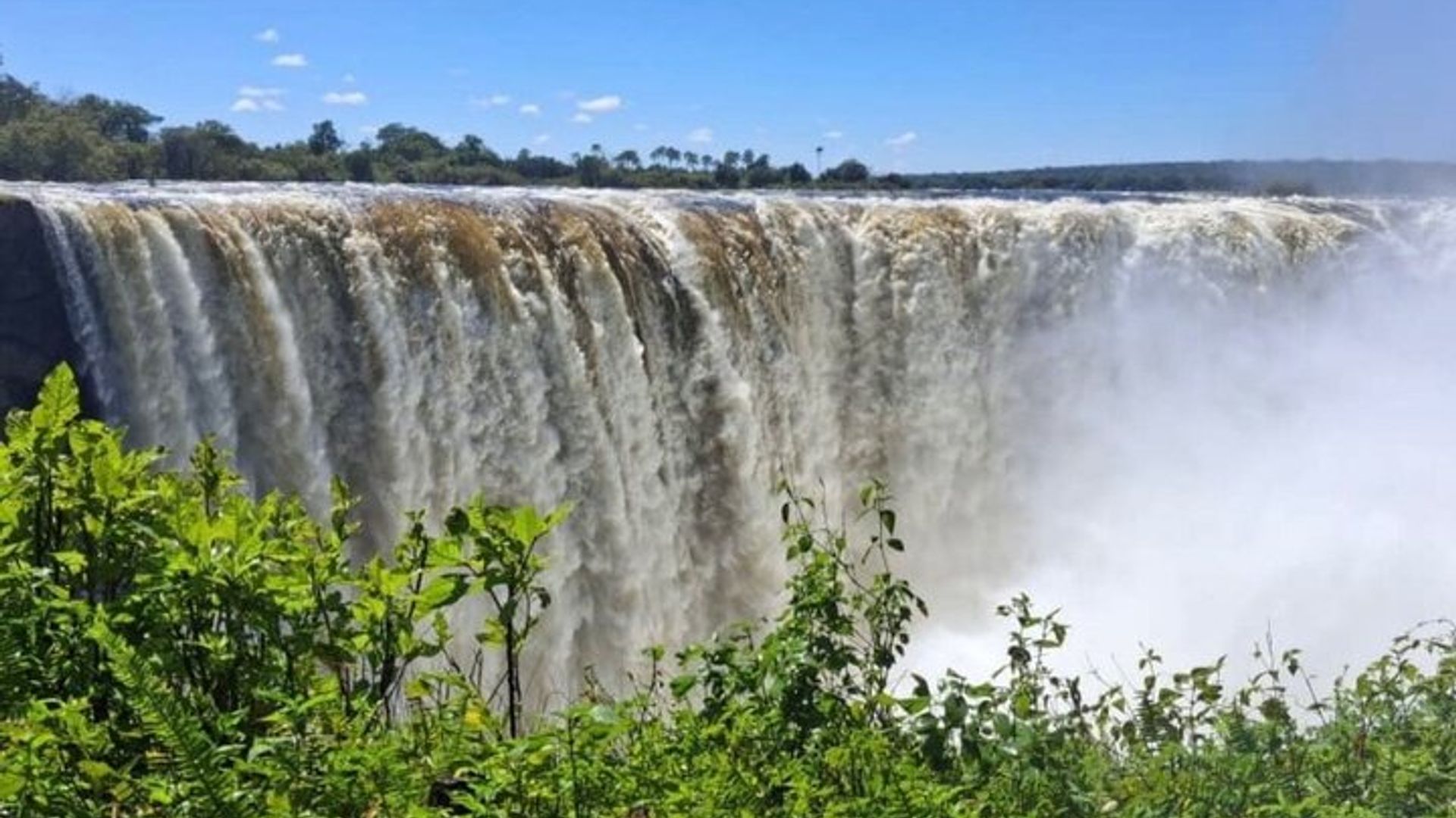 Victoria Falls Yambutse Imipaka Zimbabwe na Zambiya Inararibonye