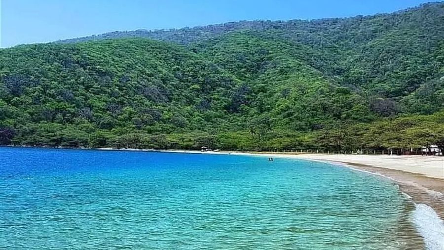 PARK TAYRONA - PLAYA CRISTAL Sun, beach and crystal clear waters