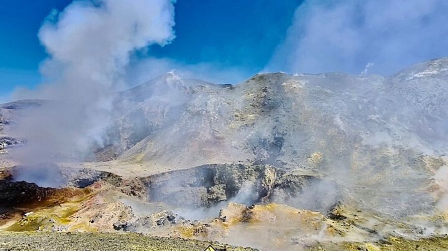 Summit Etna North 3380mt: 4x4 and trekking