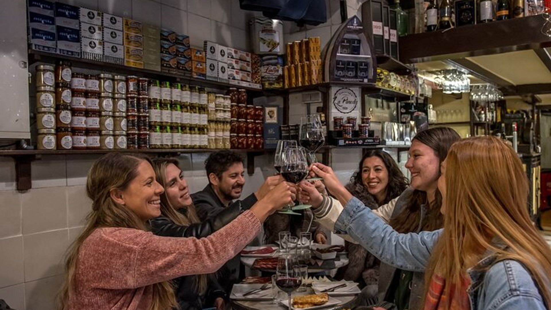 Barcelona: Small-Group Tapas and Wine Tour With Local Guide