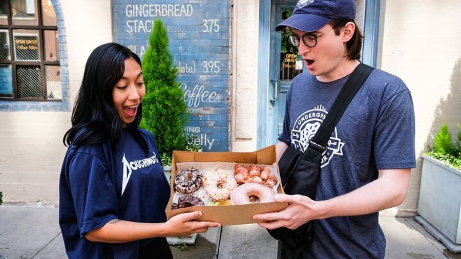 Chicago Downtown Donut Walking and Tasting Dessert Tour