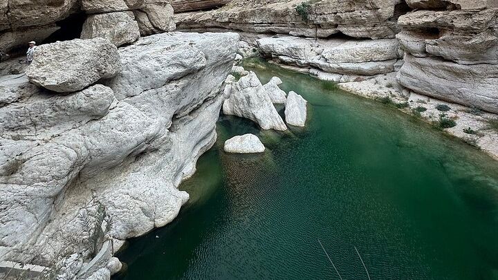 Private Full-Day Wadi Shab Adventure and Bimmah Sinkhole Tour